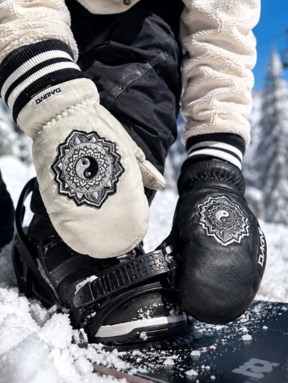 Dakine x Jamie Anderson Lotus Leather Snowboard Ski Mittens - Black/Cream Size S